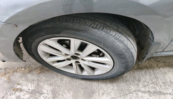 2012 Volkswagen Polo HIGHLINE1.2L, Petrol, Manual, 64,177 km, tyre