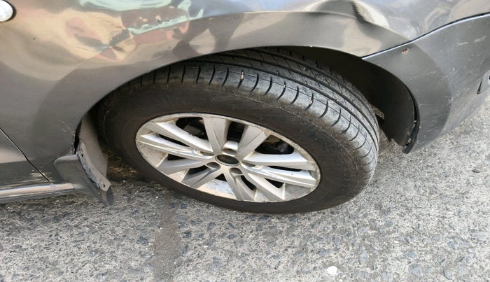 2012 Volkswagen Polo HIGHLINE1.2L, Petrol, Manual, 64,177 km, tyre