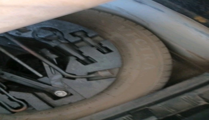 2016 Volkswagen Polo COMFORTLINE 1.2L, Petrol, Manual, 1,23,877 km, tyre