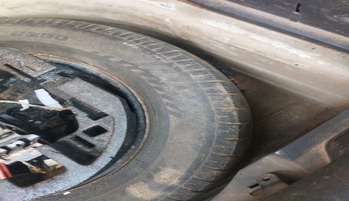 2012 Skoda Fabia ACTIVE PLUS 1.2 MPI, Petrol, Manual, 1,72,936 km, tyre