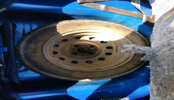 2012 Hyundai Eon MAGNA +, Petrol, Manual, 13,116 km, tyre