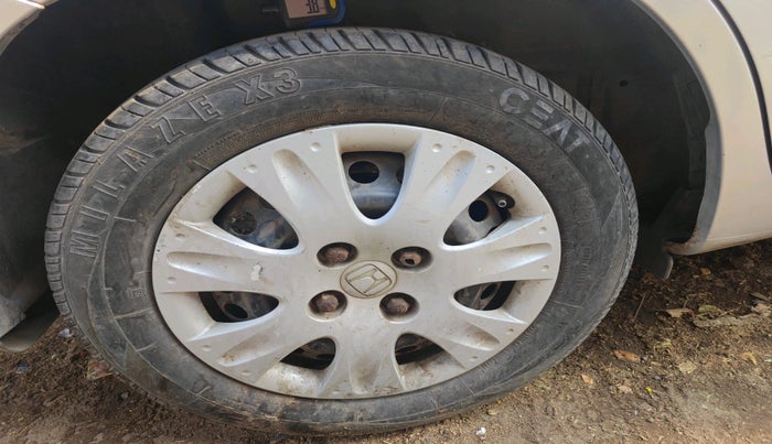 2014 Honda Amaze 1.2L I-VTEC S, Petrol, Manual, 1,12,986 km, tyre