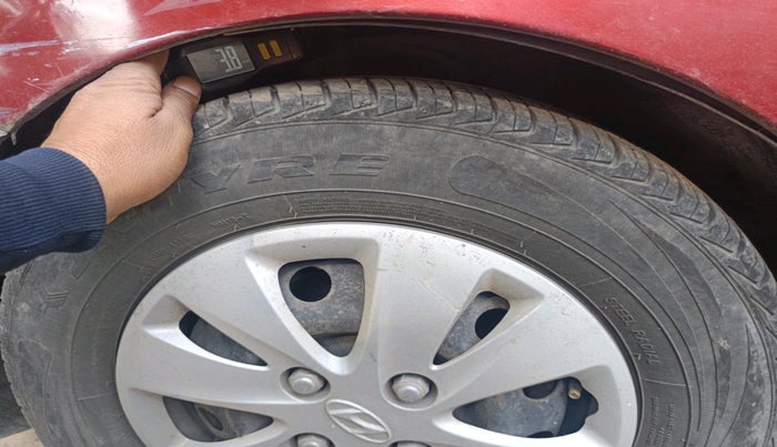 2011 Hyundai i10 SPORTZ 1.2, CNG, Manual, 1,04,832 km, tyre