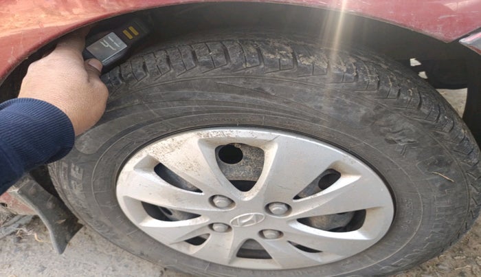 2011 Hyundai i10 SPORTZ 1.2, CNG, Manual, 1,04,832 km, tyre