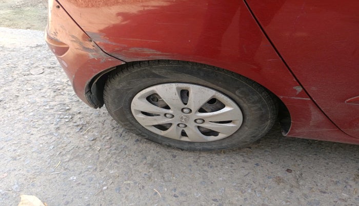 2011 Hyundai i10 SPORTZ 1.2, CNG, Manual, 1,04,832 km, tyre