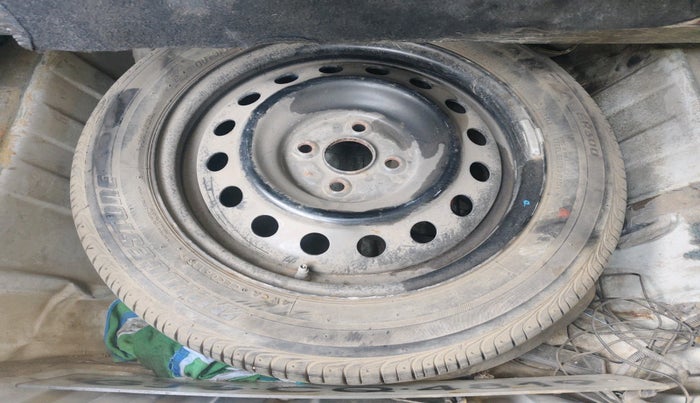 2011 Toyota Etios G, Petrol, Manual, 2,01,122 km, tyre