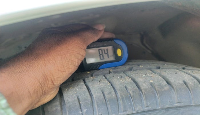 2021 Toyota Innova Crysta 2.4 GX 7 STR, Diesel, Manual, 40,697 km, tyre