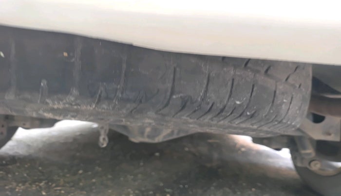 2021 Toyota Innova Crysta 2.4 GX 7 STR, Diesel, Manual, 40,697 km, tyre