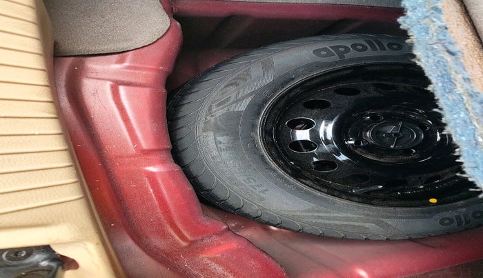 2017 Ford Figo Aspire TITANIUM 1.2 PETROL, Petrol, Manual, 98,775 km, tyre