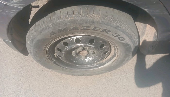 2014 Maruti Swift LXI, Petrol, Manual, 50,971 km, tyre