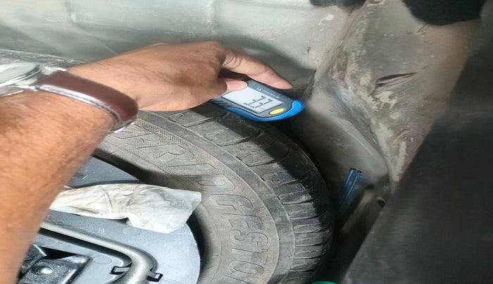 2018 Mahindra KUV 100 NXT K2 P 6 STR, Petrol, Manual, 1,07,081 km, tyre