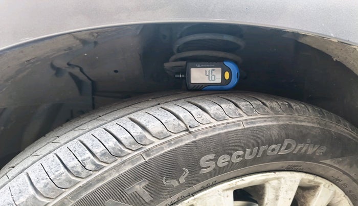 2015 Maruti Ciaz ZXI, Petrol, Manual, 73,900 km, tyre