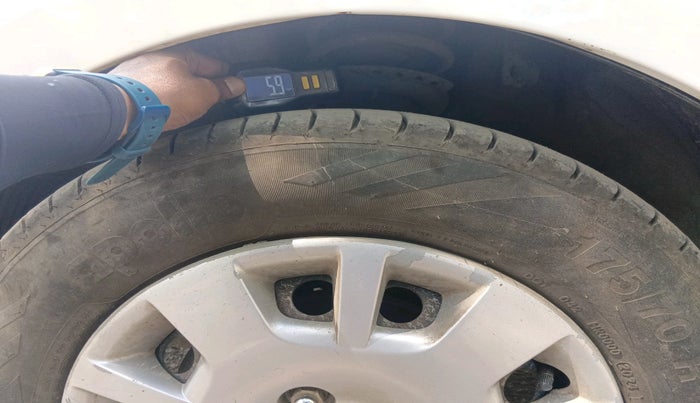 2013 Hyundai i20 MAGNA 1.2, Petrol, Manual, 1,00,849 km, tyre