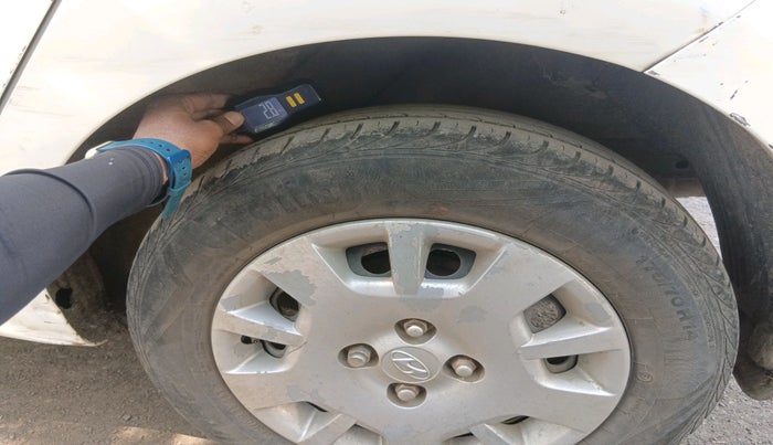 2013 Hyundai i20 MAGNA 1.2, Petrol, Manual, 1,00,849 km, tyre