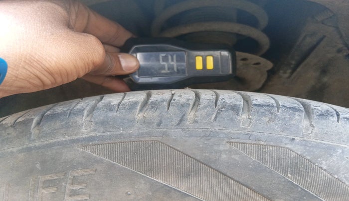 2013 Hyundai i20 MAGNA 1.2, Petrol, Manual, 1,00,849 km, tyre