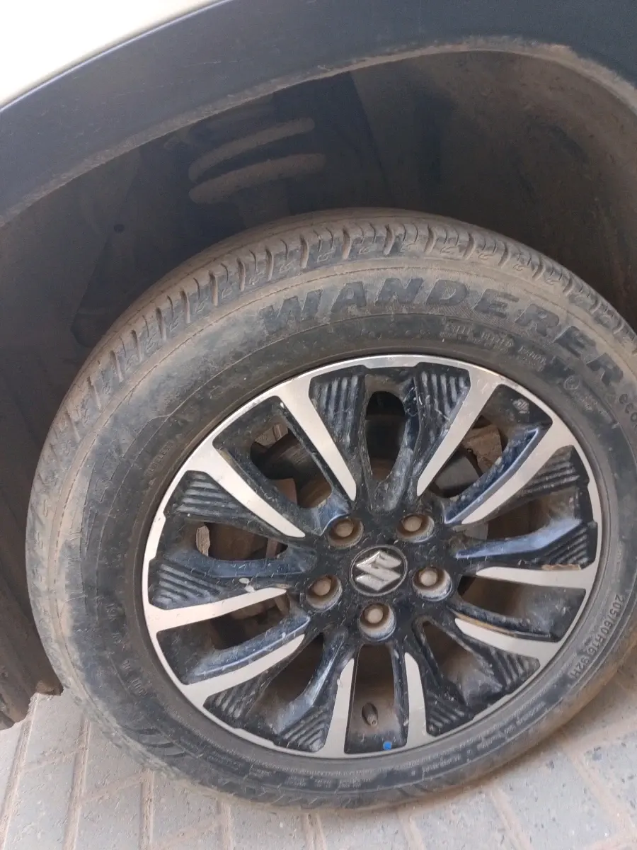2021 Maruti Vitara Brezza LXI, Petrol, Manual, 32,214 km, tyre