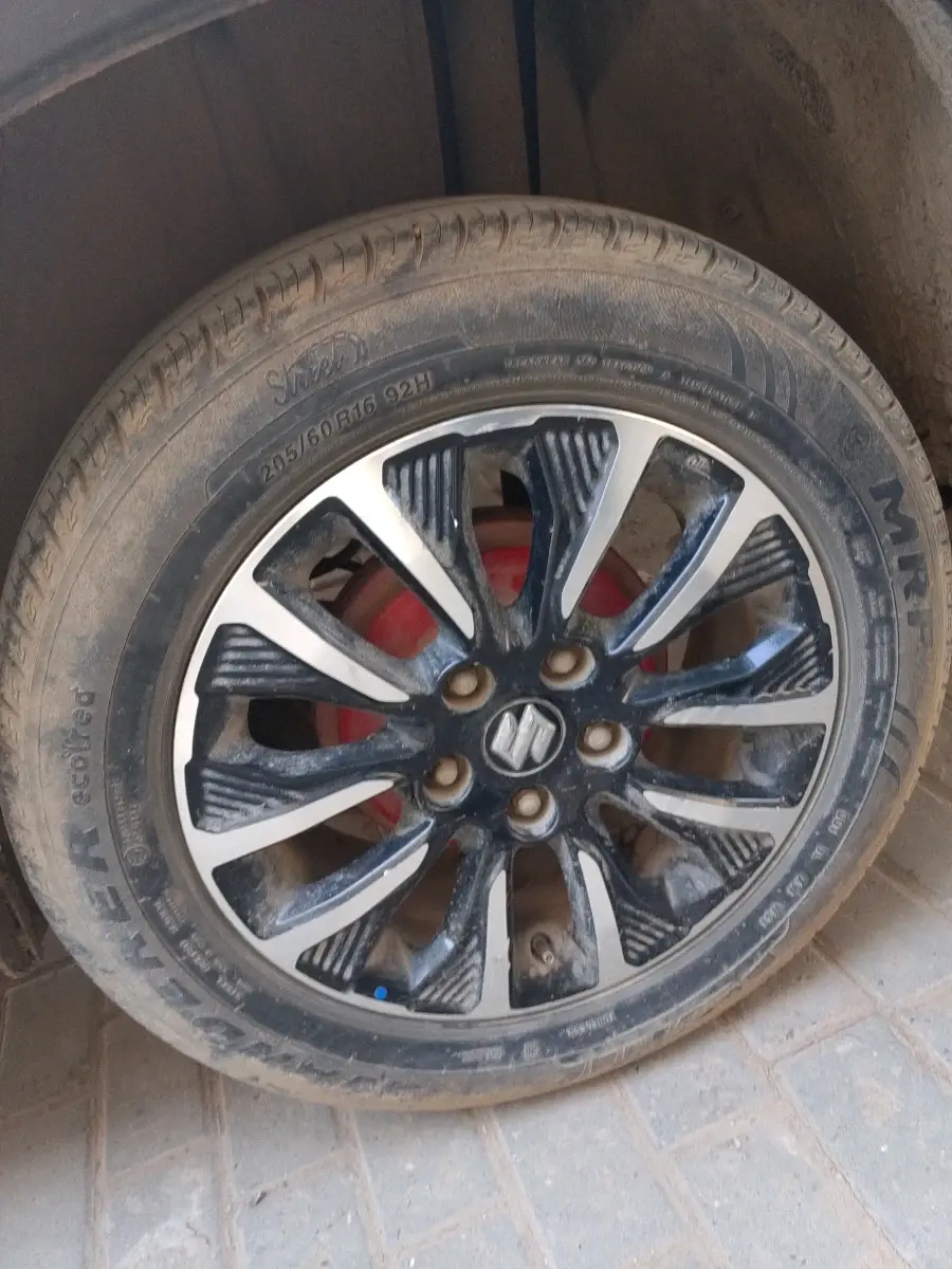 2021 Maruti Vitara Brezza LXI, Petrol, Manual, 32,214 km, tyre