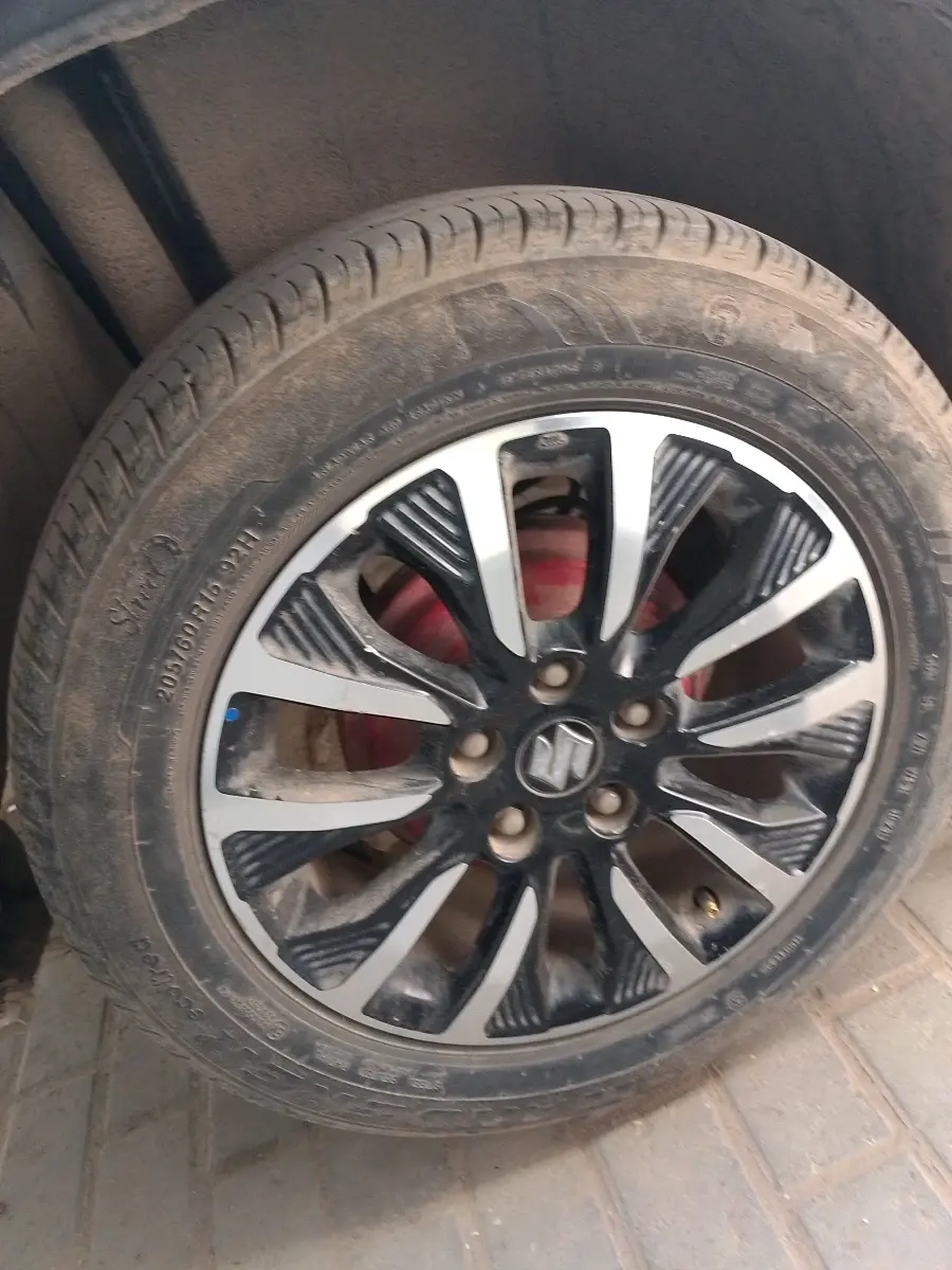 2021 Maruti Vitara Brezza LXI, Petrol, Manual, 32,214 km, tyre