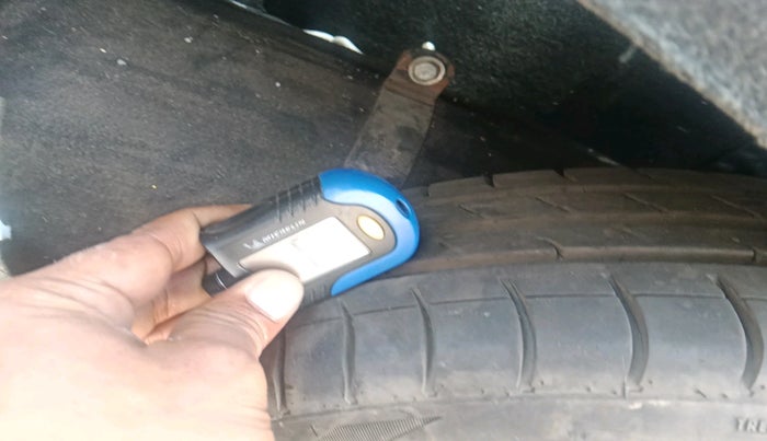 2016 Maruti Wagon R 1.0 VXI, Petrol, Manual, 92,849 km, tyre