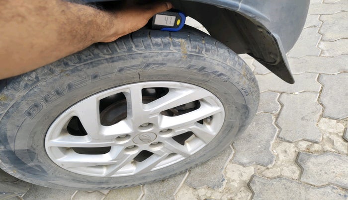 2022 Mahindra XUV300 W8 1.2 PETROL, Petrol, Manual, 40,440 km, tyre