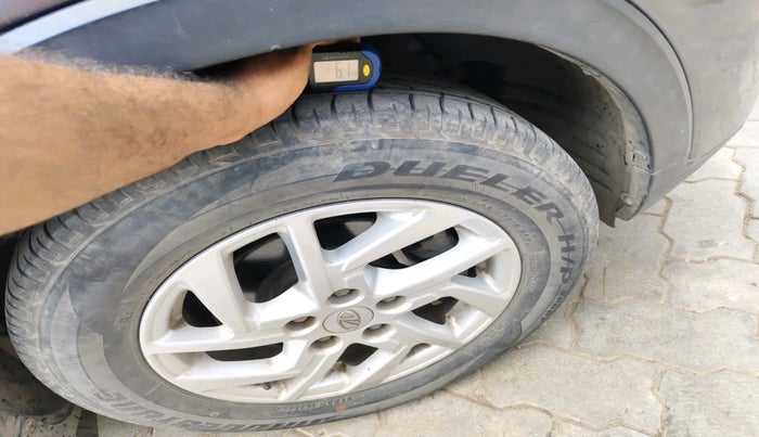 2022 Mahindra XUV300 W8 1.2 PETROL, Petrol, Manual, 40,440 km, tyre