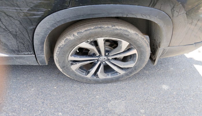 2023 MG HECTOR PLUS SHARP PRO 2.0 TURBO DIESEL 7 STR, Diesel, Manual, 74,030 km, tyre