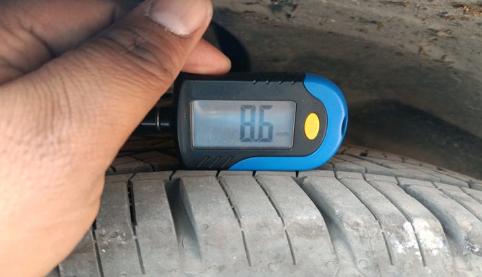 2012 Landrover Range Rover Evoque PURE SD4, Diesel, Automatic, 1,52,823 km, tyre