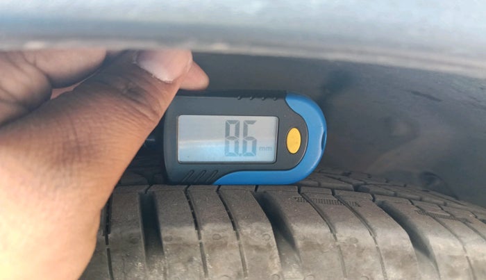 2012 Landrover Range Rover Evoque PURE SD4, Diesel, Automatic, 1,52,823 km, tyre