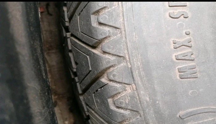 2012 Landrover Range Rover Evoque PURE SD4, Diesel, Automatic, 1,52,823 km, tyre