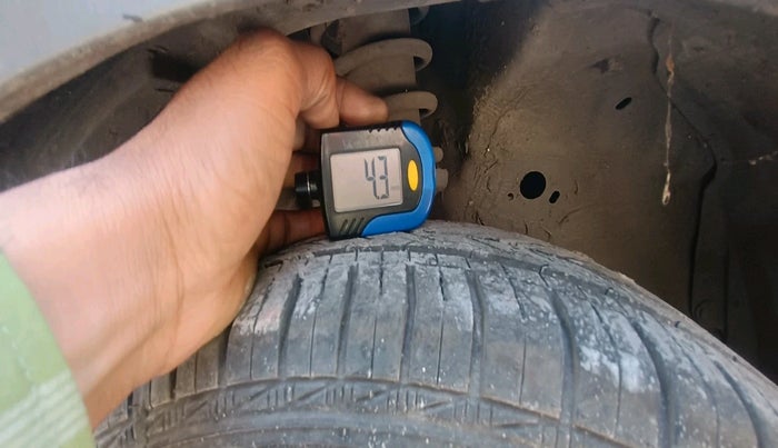 2013 Maruti Wagon R 1.0 VXI, Petrol, Manual, 1,04,879 km, tyre