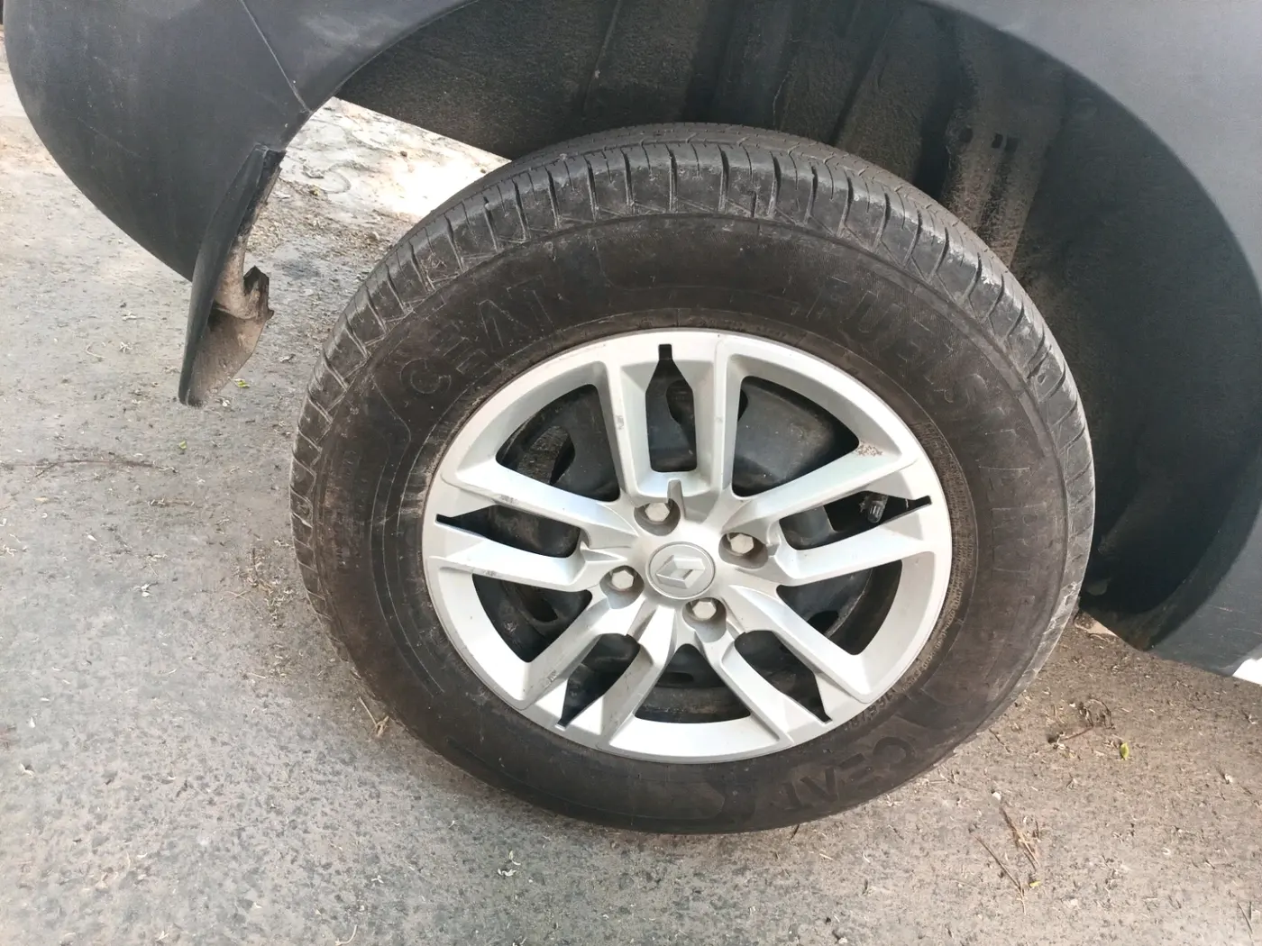2025 Renault TRIBER RXL MT, Petrol, Manual, 1,150 km, tyre