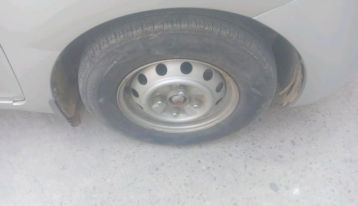 2011 Hyundai Eon ERA, Petrol, Manual, 54,253 km, tyre