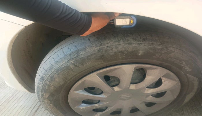 2025 Maruti Dzire VXi CNG, CNG, Manual, 48,335 km, tyre