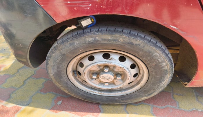 2012 Hyundai Eon D-LITE+, Petrol, Manual, 1,04,500 km, tyre