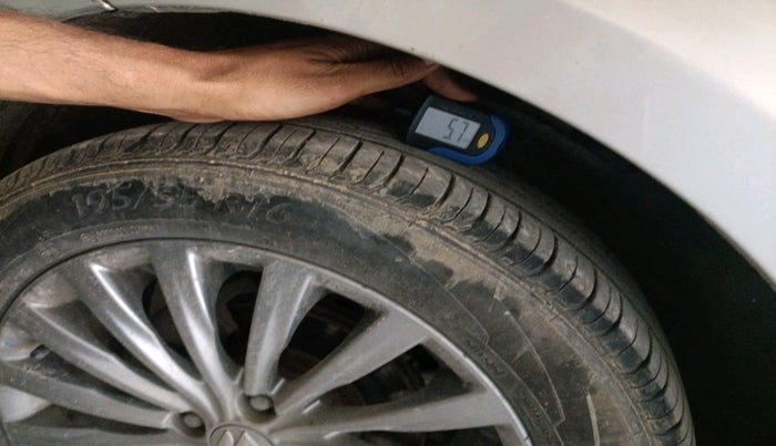 2015 Maruti Ciaz ZXI, CNG, Manual, 1,35,836 km, tyre