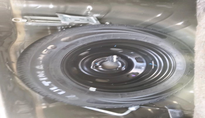 2018 Renault Kwid CLIMBER 1.0 AMT, Petrol, Automatic, 21,518 km, tyre