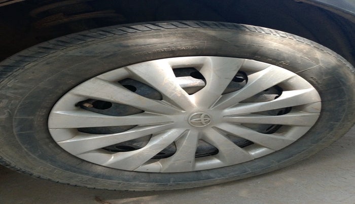 2017 Toyota Etios Liva V, Petrol, Manual, 1,64,154 km, tyre