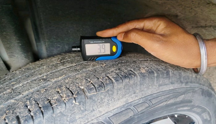 2023 Maruti BREZZA LXI S- CNG, CNG, Manual, 81,017 km, tyre