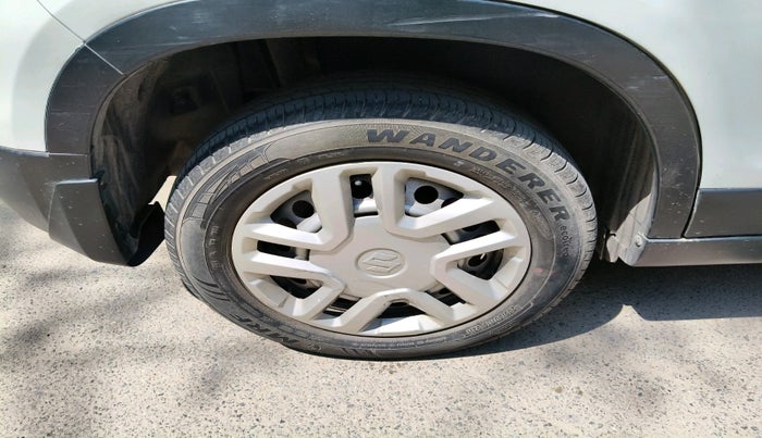 2022 Maruti BREZZA LXI, Petrol, Manual, 28,251 km, tyre