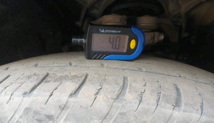 2013 Audi Q5 2.0 TDI QUATTRO, Diesel, Automatic, 1,39,362 km, tyre