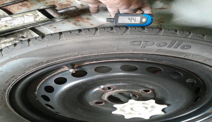 2016 Hyundai Xcent SX 1.2, Petrol, Manual, 84,444 km, tyre