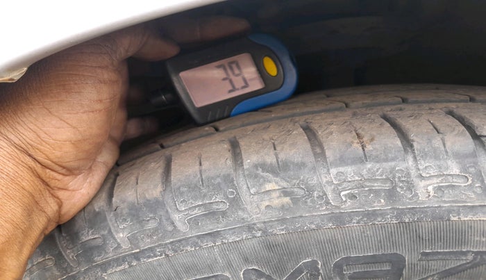 2016 Hyundai Xcent SX 1.2, Petrol, Manual, 84,444 km, tyre