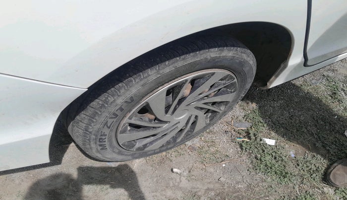 2014 Honda City 1.5L I-VTEC S MT, Petrol, Manual, 1,18,295 km, tyre