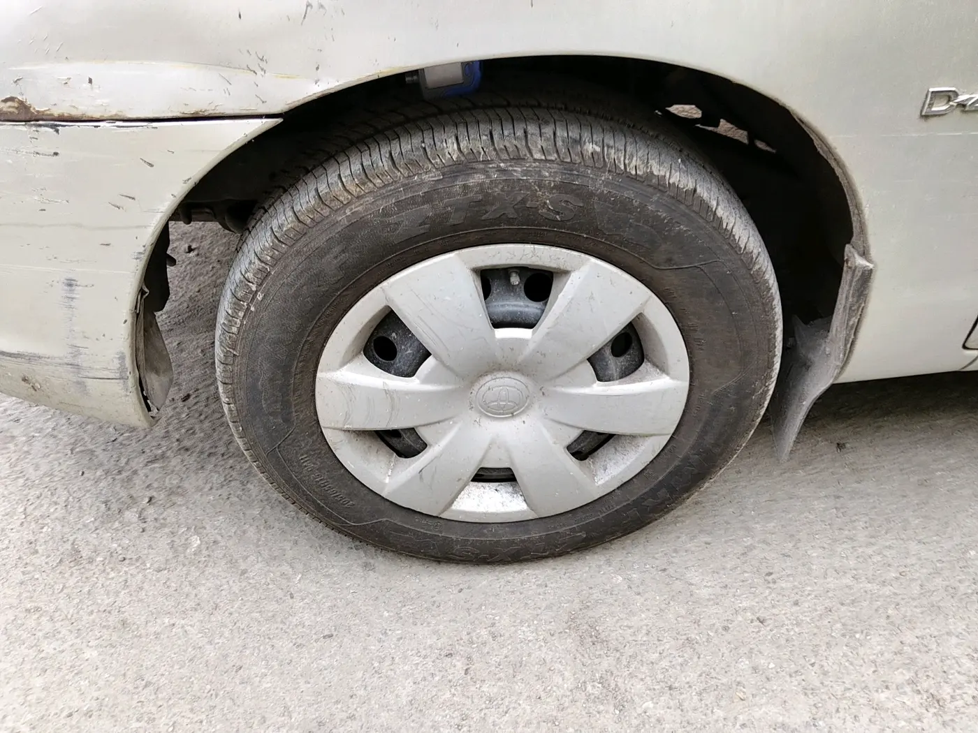 2007 Toyota Innova G4 2.5 8 STR, Diesel, Manual, 79,100 km, tyre