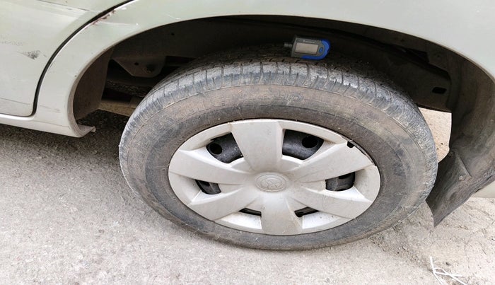 2007 Toyota Innova G4 2.5 8 STR, Diesel, Manual, 79,100 km, tyre