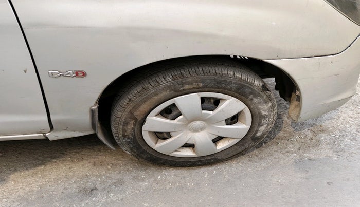 2007 Toyota Innova G4 2.5 8 STR, Diesel, Manual, 79,100 km, tyre