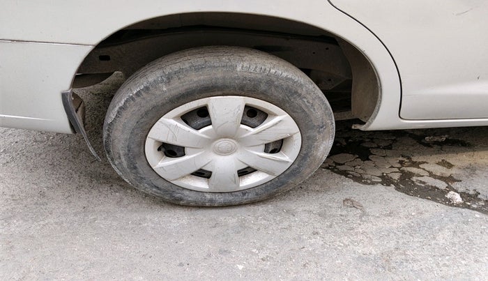 2007 Toyota Innova G4 2.5 8 STR, Diesel, Manual, 79,100 km, tyre