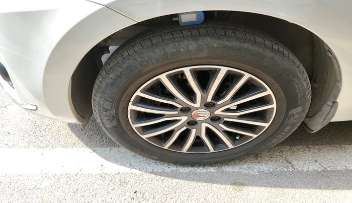2018 Maruti Dzire VDI AMT, Diesel, Automatic, 1,40,033 km, tyre