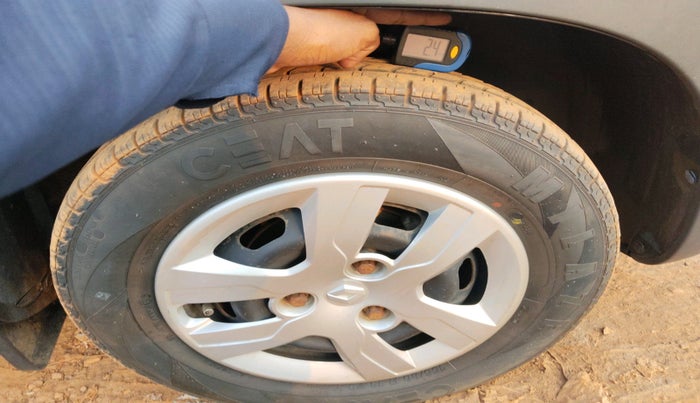 2016 Renault Kwid RXT 0.8, Petrol, Manual, 28,202 km, tyre