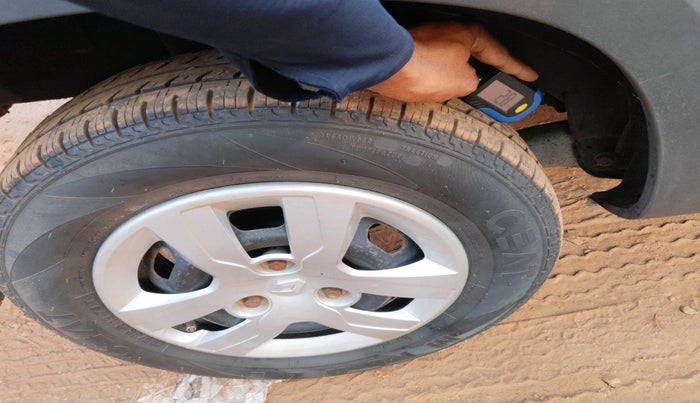 2016 Renault Kwid RXT 0.8, Petrol, Manual, 28,202 km, tyre